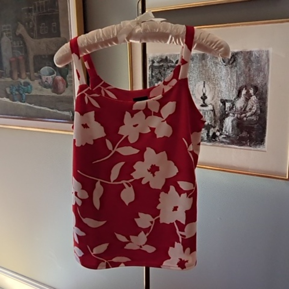 Red and white flowered top